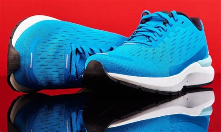 How are sports shoes made?