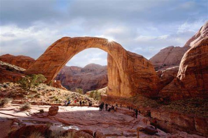 How do you get to the Rainbow Bridge in Utah?