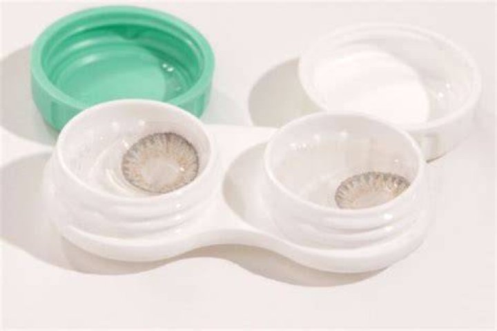 What can I use instead of a contact case?