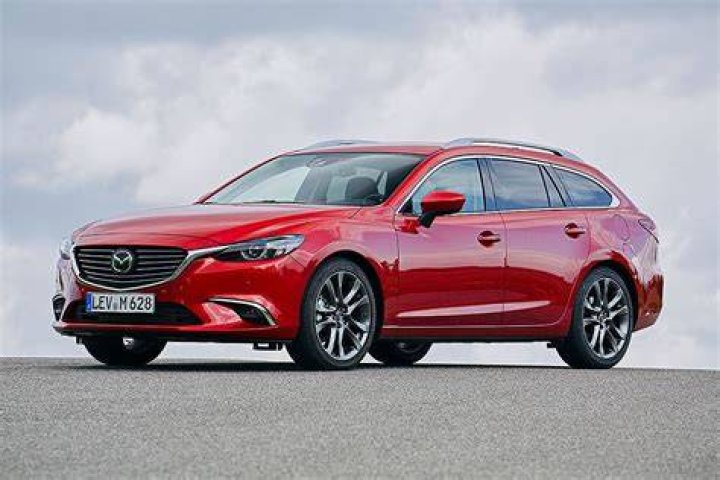 Wie lang ist ein Mazda 6 Kombi?